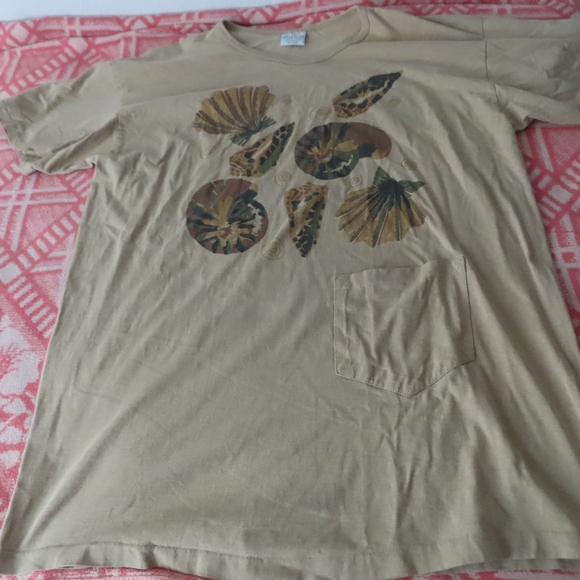 Beach Balls Graphic seashell pocket Tee Thrifted Vintage Style Size O/S fits all - Picture 1 of 9